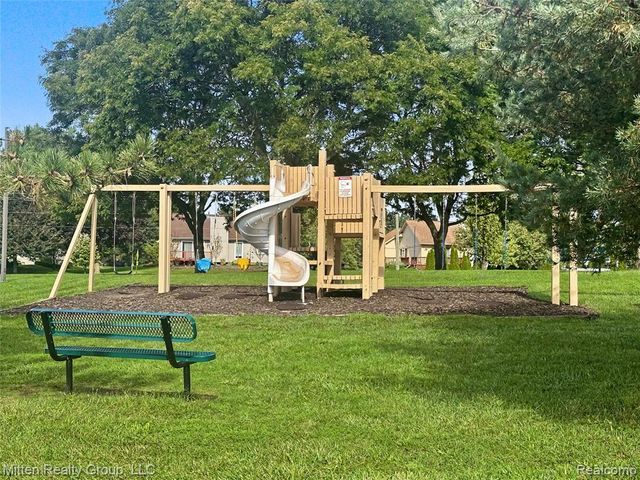 1699 Brentwood Drive, Troy, MI 48098