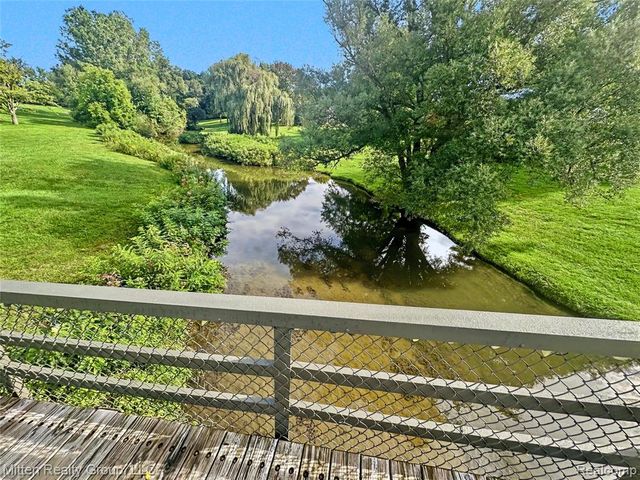 1699 Brentwood Drive, Troy, MI 48098