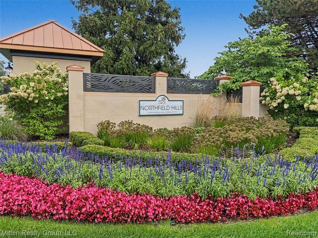 1699 Brentwood Drive, Troy, MI 48098