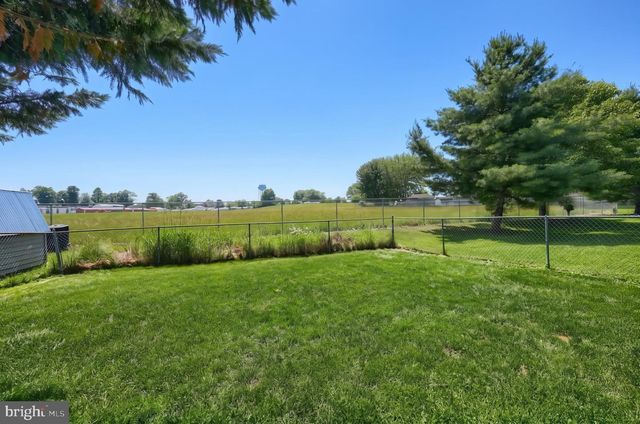 112 BILLERBECK ST, New Oxford, PA 17350