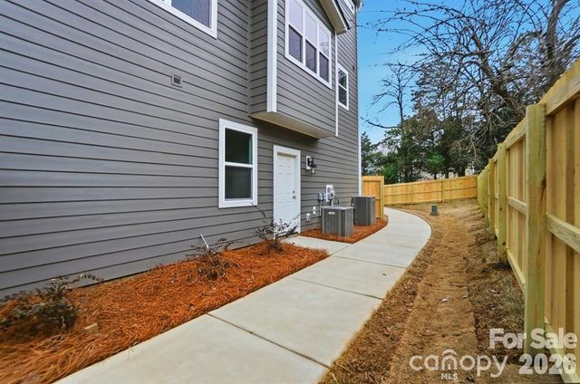 8927 Sharonbrook Drive, Charlotte, NC 28210