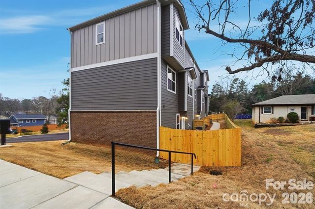 8927 Sharonbrook Drive, Charlotte, NC 28210