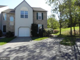 33 HAMPTON CT, Norristown, PA 19403