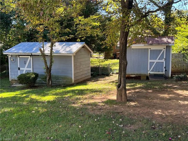 1302 Runyon Drive, Greensboro, NC 27405
