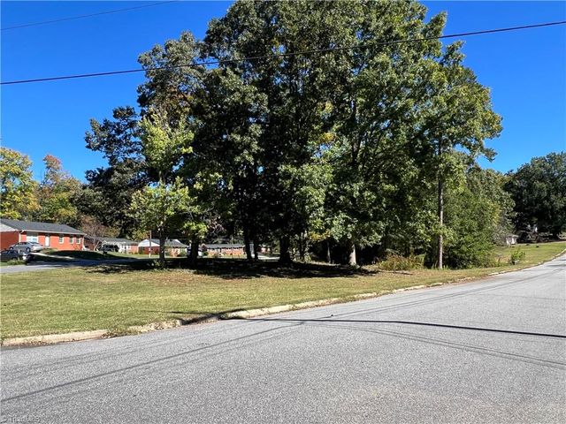 1302 Runyon Drive, Greensboro, NC 27405