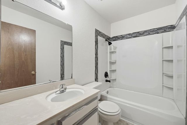 95 Saginaw Cir, Sacramento, CA 95833