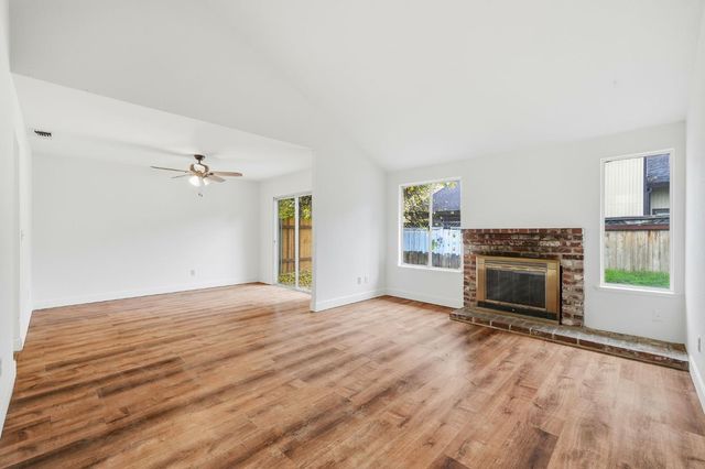 95 Saginaw Cir, Sacramento, CA 95833