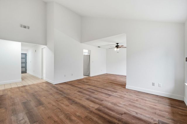 95 Saginaw Cir, Sacramento, CA 95833