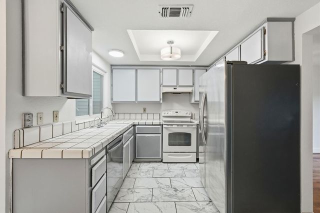 95 Saginaw Cir, Sacramento, CA 95833