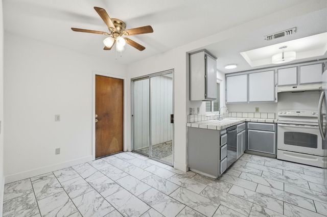 95 Saginaw Cir, Sacramento, CA 95833