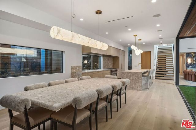 738 Palms Boulevard, Venice, CA 90291