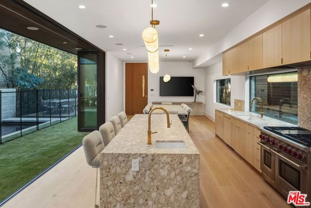 738 Palms Boulevard, Venice, CA 90291