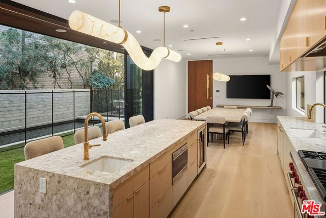 738 Palms Boulevard, Venice, CA 90291