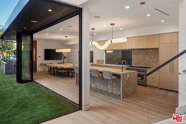 738 Palms Boulevard, Venice, CA 90291