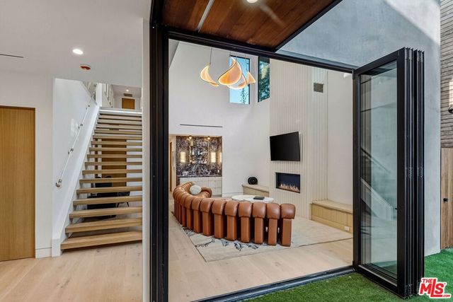 738 Palms Boulevard, Venice, CA 90291