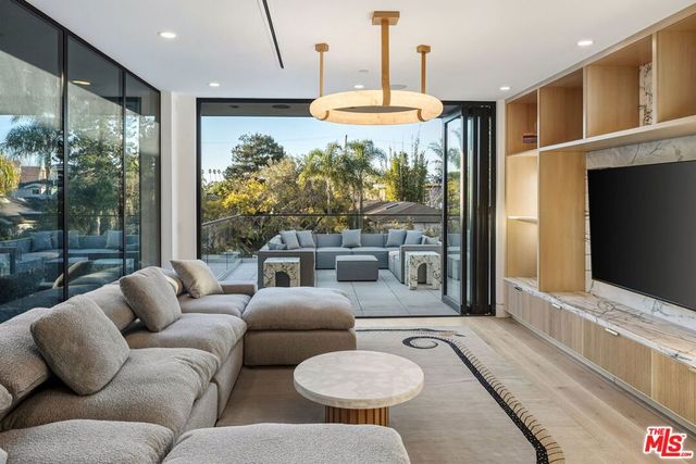 738 Palms Boulevard, Venice, CA 90291