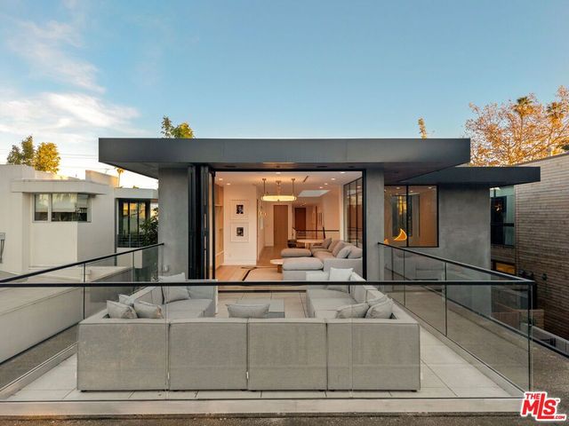 738 Palms Boulevard, Venice, CA 90291