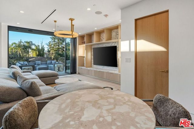 738 Palms Boulevard, Venice, CA 90291