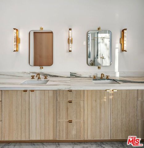 738 Palms Boulevard, Venice, CA 90291