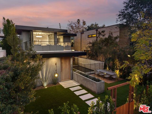 738 Palms Boulevard, Venice, CA 90291