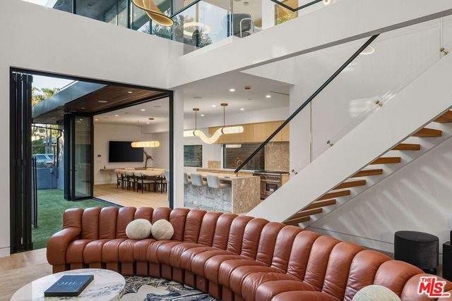 738 Palms Boulevard, Venice, CA 90291