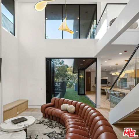 738 Palms Boulevard, Venice, CA 90291