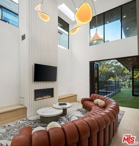 738 Palms Boulevard, Venice, CA 90291