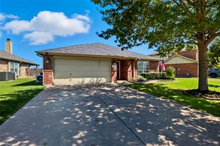 429 Creek Terrace Drive, Saginaw, TX 76131