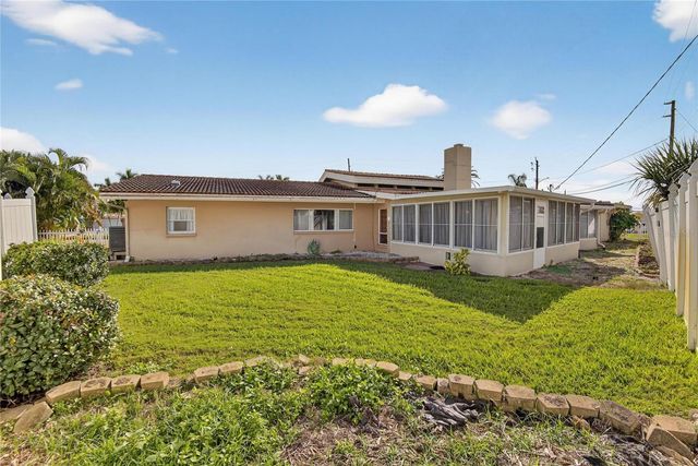 6518 DEBBIE LANE S, St Petersburg, FL 33707