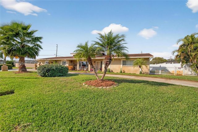 6518 DEBBIE LANE S, St Petersburg, FL 33707