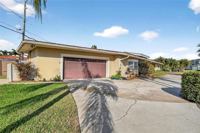 6518 DEBBIE LANE S, St Petersburg, FL 33707