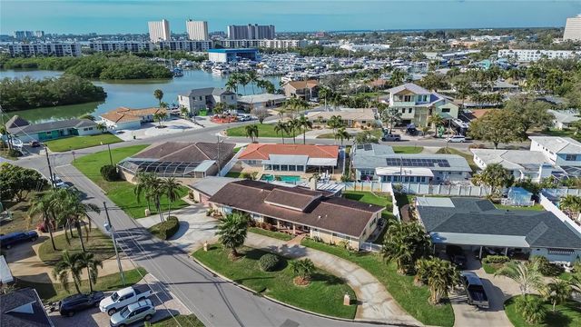 6518 DEBBIE LANE S, St Petersburg, FL 33707