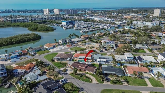 6518 DEBBIE LANE S, St Petersburg, FL 33707