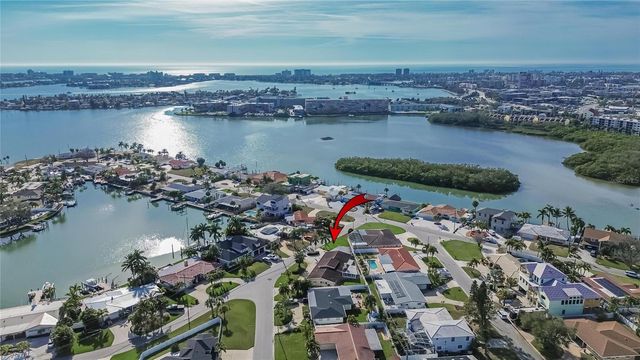 6518 DEBBIE LANE S, St Petersburg, FL 33707