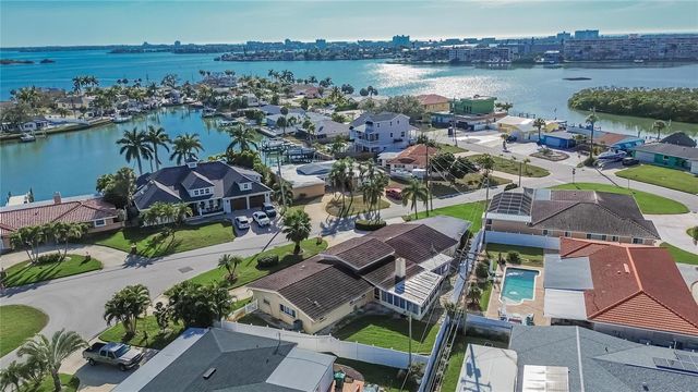 6518 DEBBIE LANE S, St Petersburg, FL 33707