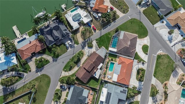 6518 DEBBIE LANE S, St Petersburg, FL 33707