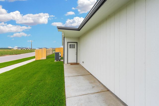 2017 N Reece St, Goddard, KS 67052