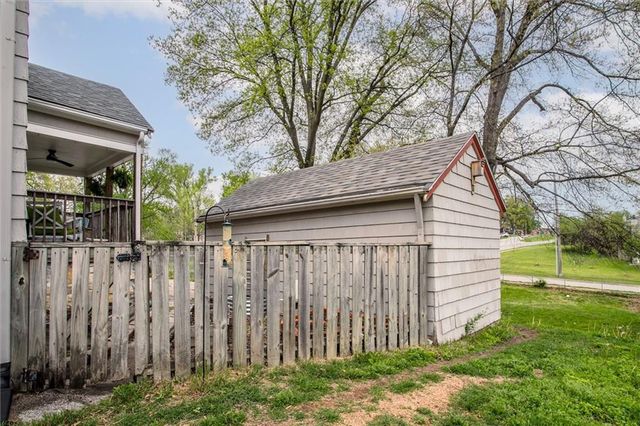 641 NE 42nd Street, Kansas City, MO 64116