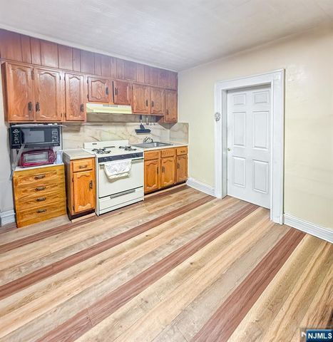 86 Pacific Street, Newark, NJ 07105