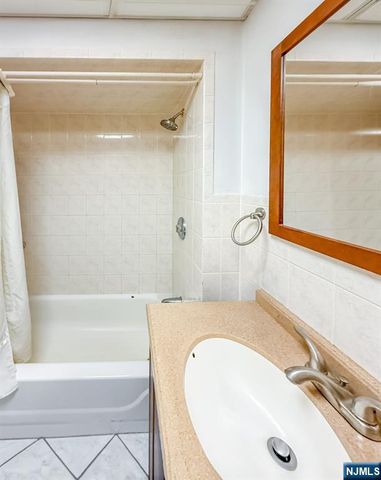 86 Pacific Street, Newark, NJ 07105