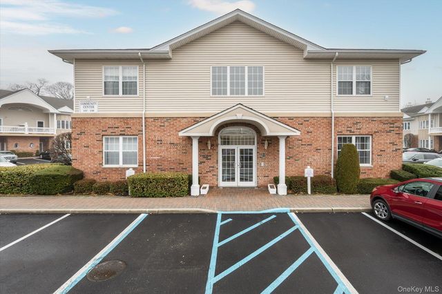 137 Francesca Way, Amityville, NY 11701