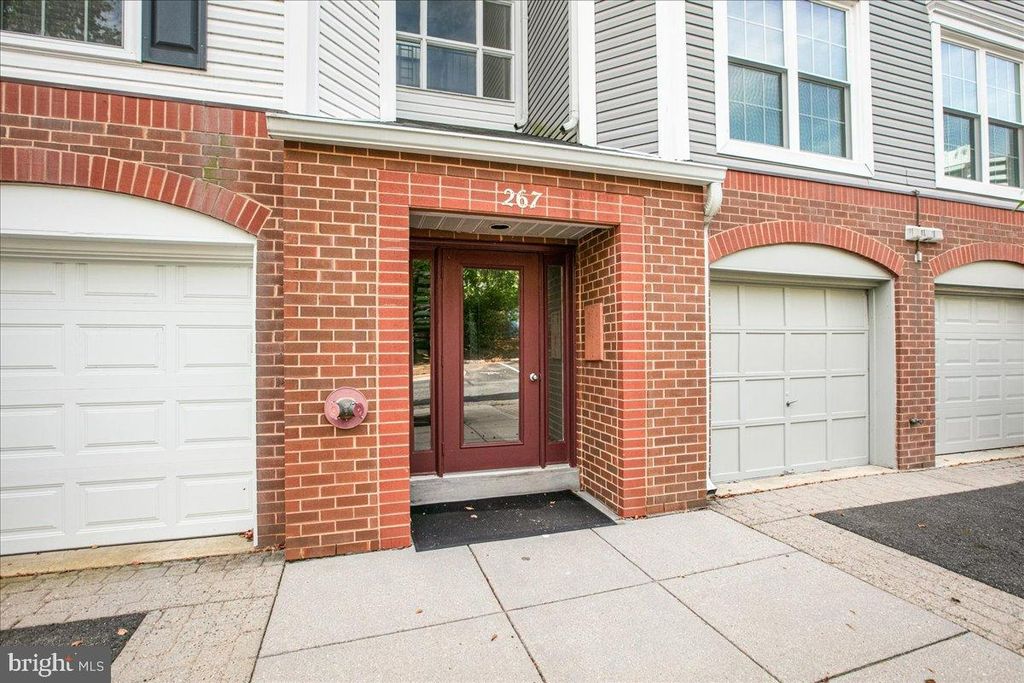 267 S PICKETT ST #102, Alexandria, VA 22304