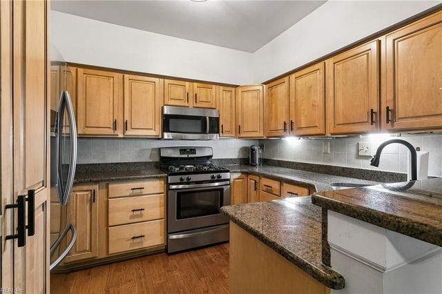 686 Todd TRL, Newport News, VA 23602