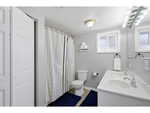 4595 DAISY St, Springfield, OR 97478