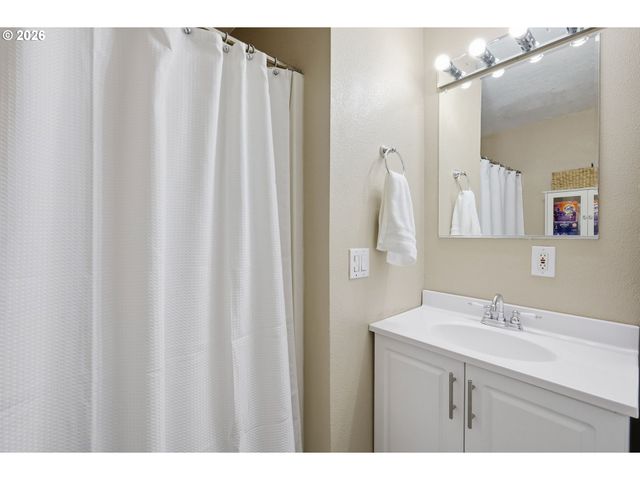 4595 DAISY St, Springfield, OR 97478
