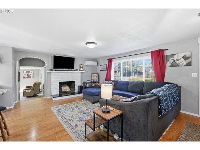 4595 DAISY St, Springfield, OR 97478
