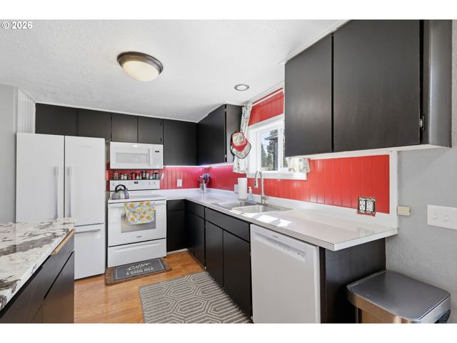 4595 DAISY St, Springfield, OR 97478