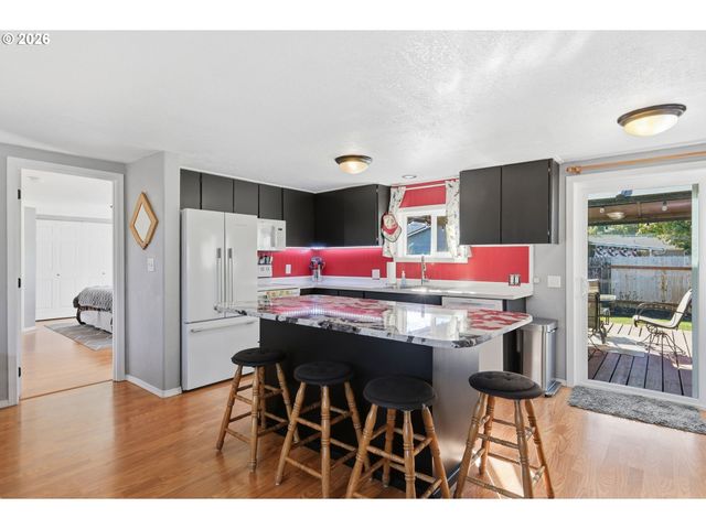 4595 DAISY St, Springfield, OR 97478