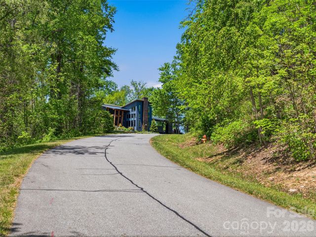 135 Starling Pass, Asheville, NC 28804