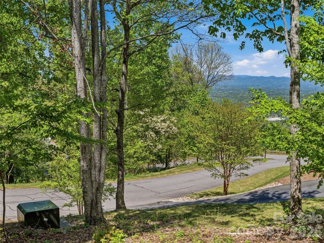 135 Starling Pass, Asheville, NC 28804